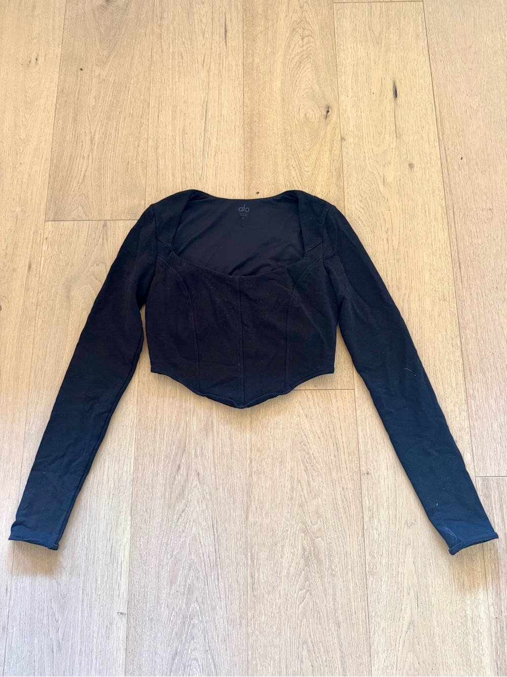 ALO Yoga Black Long-Sleeve Corset Style Cropped Top - Picture 4 of 8